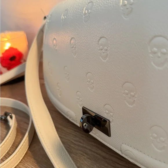 BETSEY JOHNSON Creamy Satchel/Crossbody, NWT - Picture 12 of 13